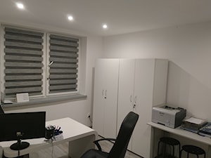 Biuro - Średnie białe biuro - zdjęcie od mumu126p