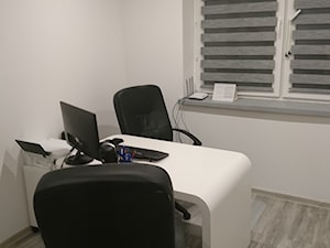 Biuro - Małe białe biuro - zdjęcie od mumu126p