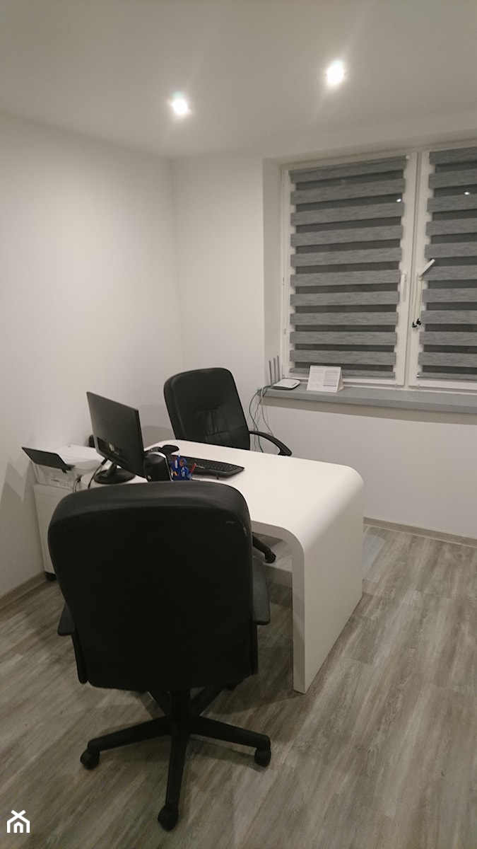 Biuro - Małe białe biuro - zdjęcie od mumu126p