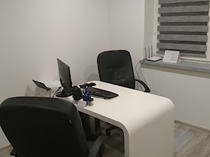 Biuro - Średnie białe biuro - zdjęcie od mumu126p