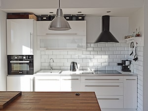 biała otwarta kuchnia - Kuchnia, styl nowoczesny - zdjęcie od Kolektyw D2