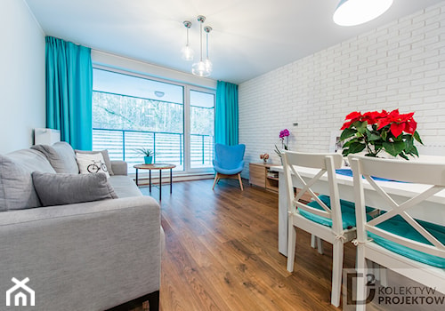 Nowoczesne mieszkanie "Niebieskie" - Średni biały salon z jadalnią z tarasem / balkonem, styl skandynawski - zdjęcie od Kolektyw D2