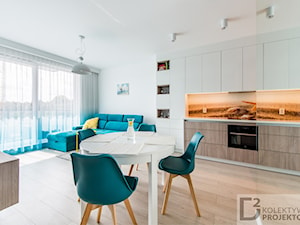 Turkusowe mieszkanie wakacyjne nad morzem - Średni biały salon z kuchnią z jadalnią, styl nowoczesny - zdjęcie od Kolektyw D2