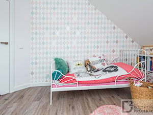 Dom jednorodzinny nad morzem-Wyspa Sobieszewska - Mały biały szary pokój dziecka dla dziecka dla chłopca dla dziewczynki, styl skandynawski - zdjęcie od Kolektyw D2