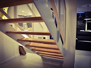 Schody nowoczesne loft industrial biale - zdjęcie od mdizajn