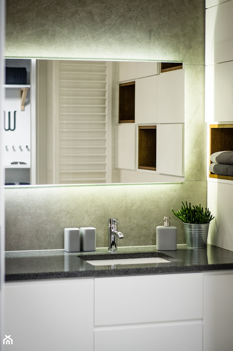 Nadwiślańska 11 (Cricoteka) - Z lustrem łazienka, styl nowoczesny - zdjęcie od mdizajn