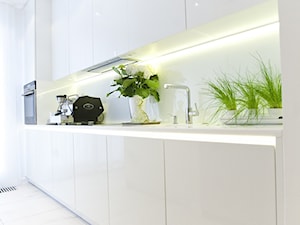 Apartament Biały - Kuchnia, styl minimalistyczny - zdjęcie od Chałupko Design