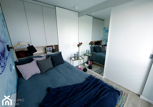 Mała przestrzeń - wielka zmiana - Mała sypialnia, styl nowoczesny - zdjęcie od Chałupko Design