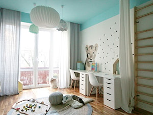 Pokój dziecięcy dla rodzeństwa - Duży biały niebieski pokój dziecka dla dziecka dla nastolatka dla chłopca dla dziewczynki dla rodzeństwa - zdjęcie od Chałupko Design
