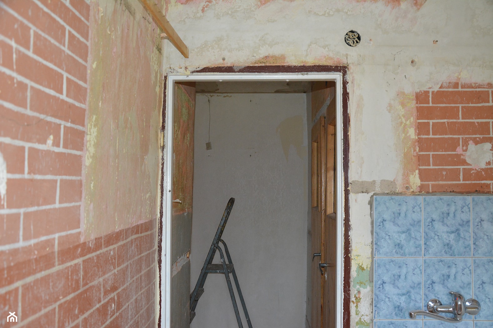 Mieszkanie z wielkiej płyty - kapitalny remont - Kuchnia - zdjęcie od emotka - Homebook