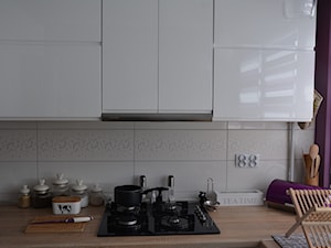 Mieszkanie z wielkiej płyty - kapitalny remont - Kuchnia, styl skandynawski - zdjęcie od emotka