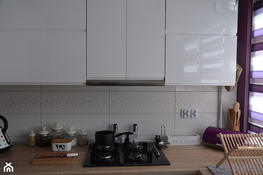 Mieszkanie z wielkiej płyty - kapitalny remont - Kuchnia, styl skandynawski - zdjęcie od emotka