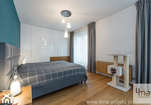Projekt mieszkania 160 m2 na Mokotowie. - Średnia biała niebieska sypialnia, styl nowoczesny - zdjęcie od 4ma projekt