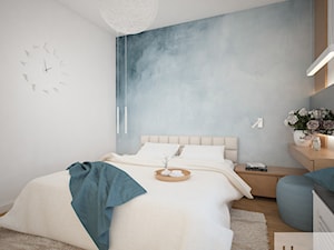 Mieszkanie 68 m2 - Mała biała niebieska sypialnia, styl nowoczesny - zdjęcie od 4ma projekt