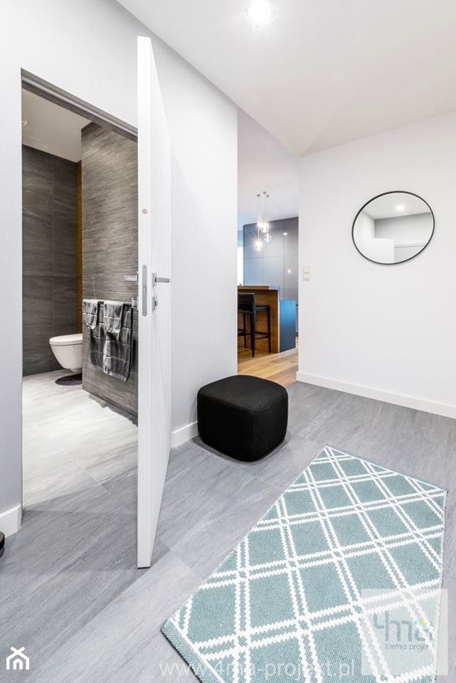 Projekt mieszkania 160 m2 na Mokotowie. - Średni biały hol / przedpokój, styl nowoczesny - zdjęcie od 4ma projekt