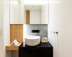 Dom w Zawadach - Mała bez okna z lustrem z punktowym oświetleniem łazienka, styl nowoczesny - zdjęcie od 4ma projekt - Homebook