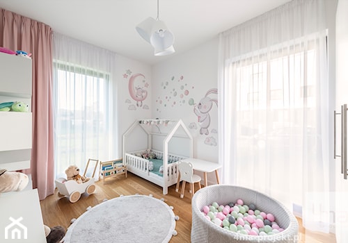 Mieszkanie o pow. 129 m2 - Mokotów - Duży biały pokój dziecka dla dziecka dla chłopca dla dziewczynki, styl skandynawski - zdjęcie od 4ma projekt