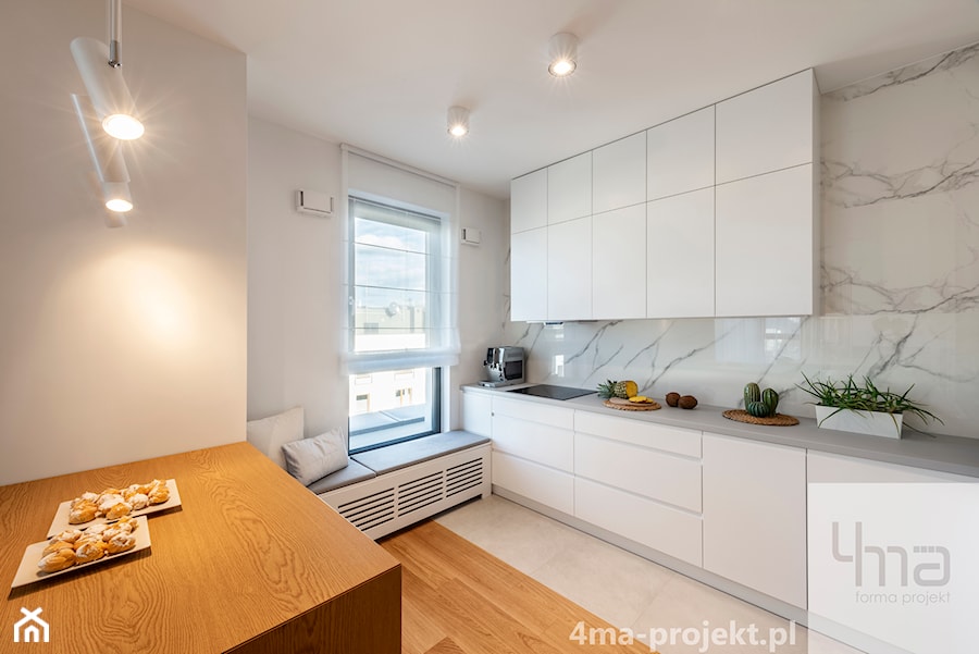 Mieszkanie 68m2 na Ochocie - Mała średnia otwarta biała szara z zabudowaną lodówką kuchnia jednorzędowa z oknem, styl nowoczesny - zdjęcie od 4ma projekt