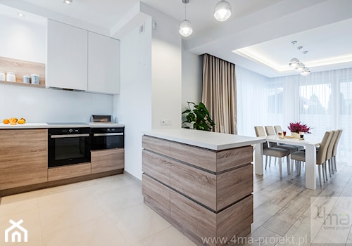 Dom w Łomiankach 135 m2. - Średnia otwarta z salonem biała kuchnia jednorzędowa z wyspą lub półwyspem z oknem, styl nowoczesny - zdjęcie od 4ma projekt