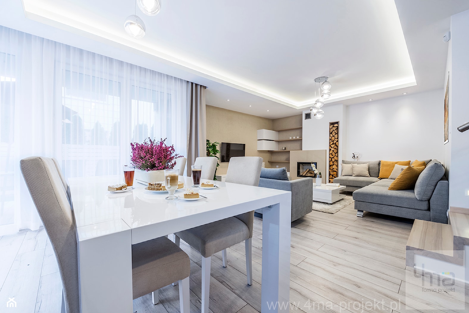 Dom w Łomiankach 135 m2. - Duży biały brązowy salon z jadalnią, styl nowoczesny - zdjęcie od 4ma projekt - Homebook