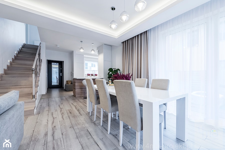 Dom w Łomiankach 135 m2. - Duża biała jadalnia jako osobne pomieszczenie, styl nowoczesny - zdjęcie od 4ma projekt