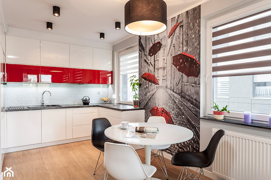 Jadalnia z czerwonymi dodatkami - Średnia szara jadalnia w kuchni, styl nowoczesny - zdjęcie od Carolineart