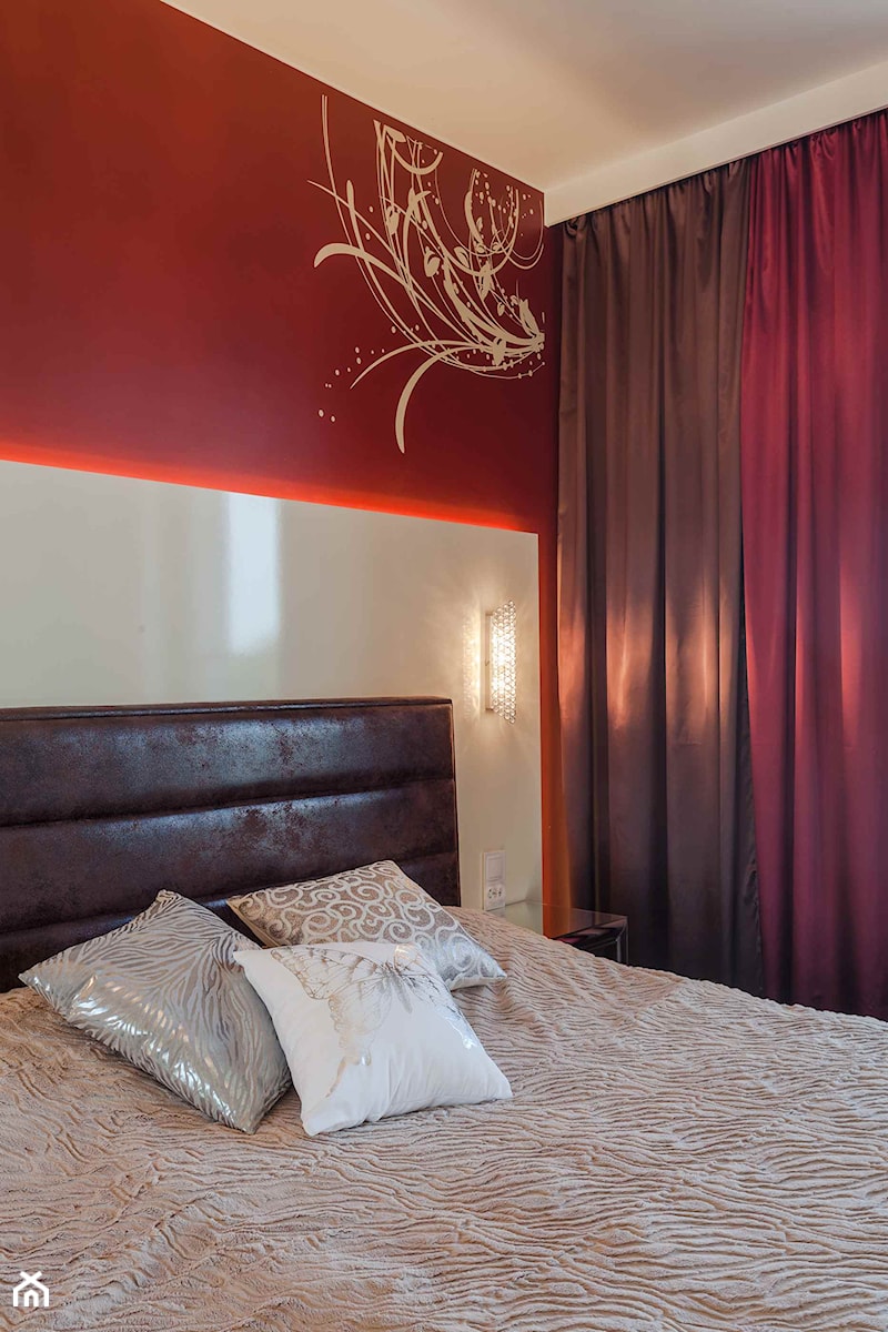Bordowo brązowa sypialnia - Sypialnia, styl nowoczesny - zdjęcie od Carolineart
