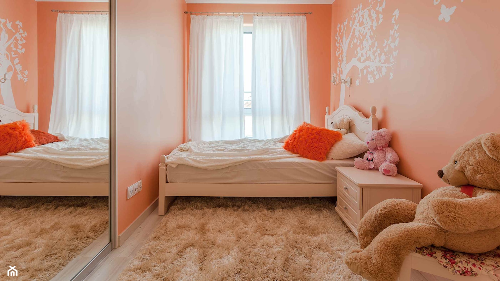 Pomarańczowy pokój dziecięcy - Mały pomarańczowy pokój dziecka dla dziecka dla dziewczynki, styl nowoczesny - zdjęcie od Carolineart - Homebook