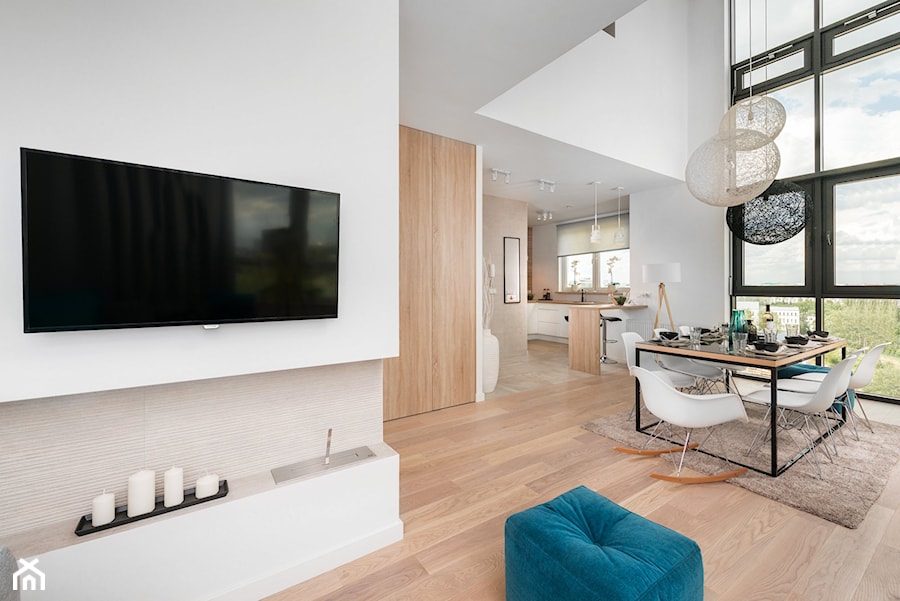Dwupoziomowe mieszkanie w stylu nowoczesnym - Średni biały salon z jadalnią, styl nowoczesny - zdjęcie od GALERIE VENIS