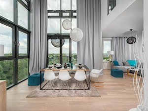 Dwupoziomowe mieszkanie w stylu nowoczesnym - Duży biały salon z jadalnią, styl nowoczesny - zdjęcie od GALERIE VENIS
