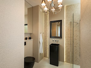 Niewielkie mieszkanie w stylu glamour - Mała bez okna z lustrem łazienka, styl glamour - zdjęcie od GALERIE VENIS