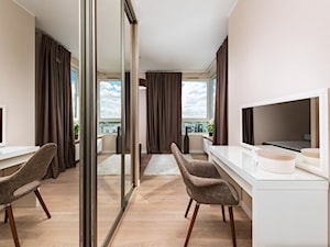 Dwupoziomowe mieszkanie w stylu nowoczesnym - Średnia beżowa sypialnia, styl nowoczesny - zdjęcie od GALERIE VENIS