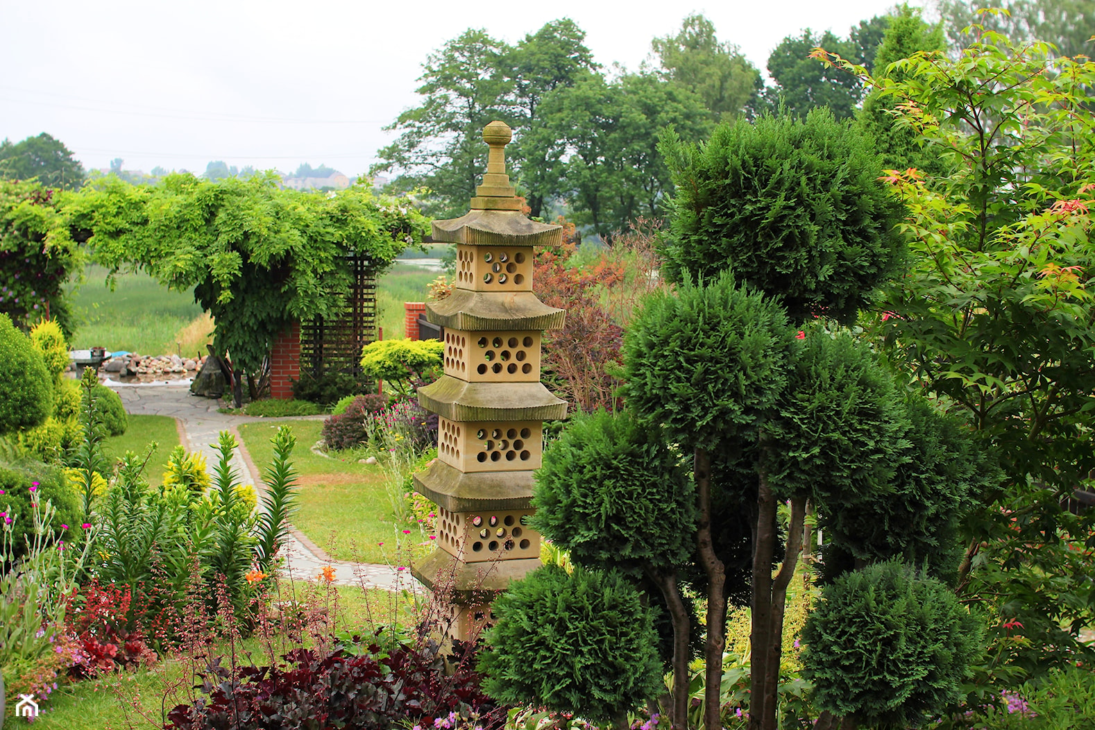Japonski ogrod na Slasku - Duży z nawierzchnią pokrytą kostką brukową ogród za domem - zdjęcie od Magda Lena 50 - Homebook