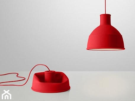 Aranżacje wnętrz - Jadalnia: Lampa z silikonu Unfold Muuto - czerwona - Pufa Design. Przeglądaj, dodawaj i zapisuj najlepsze zdjęcia, pomysły i inspiracje designerskie. W bazie mamy już prawie milion fotografii!