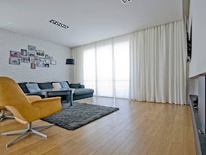 Aranżacja wnętrz / dom w Darłowie - Duży biały salon, styl nowoczesny - zdjęcie od Fabrykawnetrz