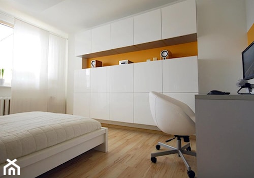 mieszkanie Koszalin - Średnia beżowa z biurkiem sypialnia, styl minimalistyczny - zdjęcie od Fabrykawnetrz