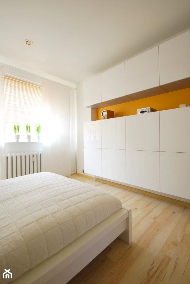 mieszkanie Koszalin - Średnia biała sypialnia, styl minimalistyczny - zdjęcie od Fabrykawnetrz - Homebook