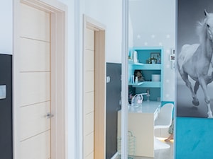 Nowoczesny dom - Średni biały pokój dziecka dla dziecka dla nastolatka dla chłopca, styl nowoczesny - zdjęcie od Home-look