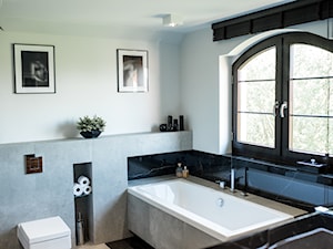 Elegancka łazienka w domu jednorodzinnym - Średnia z punktowym oświetleniem łazienka z oknem, styl nowoczesny - zdjęcie od Home-look