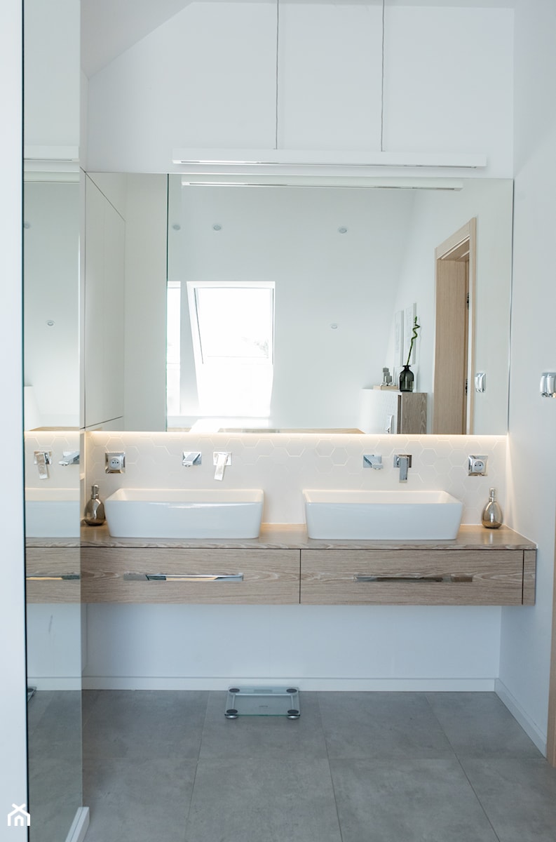 Nowoczesny dom - Mała bez okna z dwoma umywalkami łazienka, styl nowoczesny - zdjęcie od Home-look