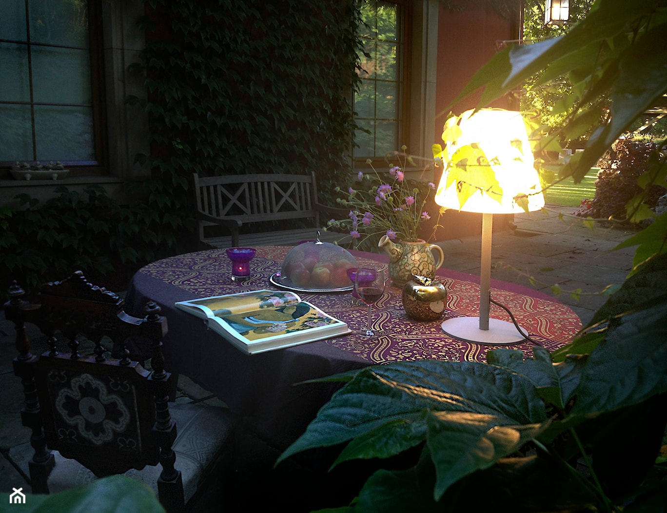 Artystyczne Podwórko - Średni z lampami stojącymi ogród przed domem, styl prowansalski - zdjęcie od Marta M - Homebook