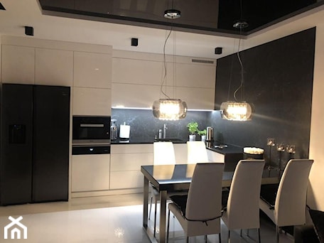 Aranżacje wnętrz - Kuchnia: Black Apartment - Kuchnia, styl skandynawski - Lasak Projektowanie. Przeglądaj, dodawaj i zapisuj najlepsze zdjęcia, pomysły i inspiracje designerskie. W bazie mamy już prawie milion fotografii!