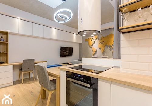 Mały biały salon z kuchnią z jadalnią, styl nowoczesny - zdjęcie od Kameleon - Kreatywne Studio Projektowania Wnętrz