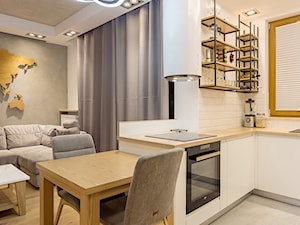 Średnia otwarta z salonem biała z zabudowaną lodówką kuchnia w kształcie litery l z oknem, styl skandynawski - zdjęcie od Kameleon - Kreatywne Studio Projektowania Wnętrz
