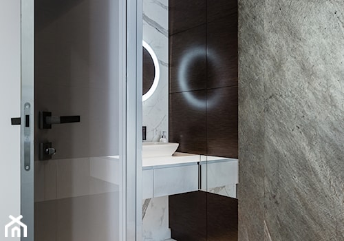 Showroom, Warszawa - Mała z marmurową podłogą z punktowym oświetleniem łazienka, styl nowoczesny - zdjęcie od Kameleon - Kreatywne Studio Projektowania Wnętrz