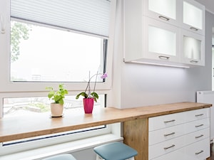 Mieszkanie Warszawa Wola 2 - Mała otwarta biała kuchnia jednorzędowa z oknem, styl nowoczesny - zdjęcie od Kameleon - Kreatywne Studio Projektowania Wnętrz