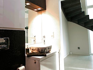 Łazienka w czerni i bieli - zdjęcie od Kameleon - Kreatywne Studio Projektowania Wnętrz
