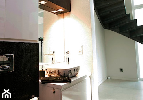 Łazienka w czerni i bieli - zdjęcie od Kameleon - Kreatywne Studio Projektowania Wnętrz