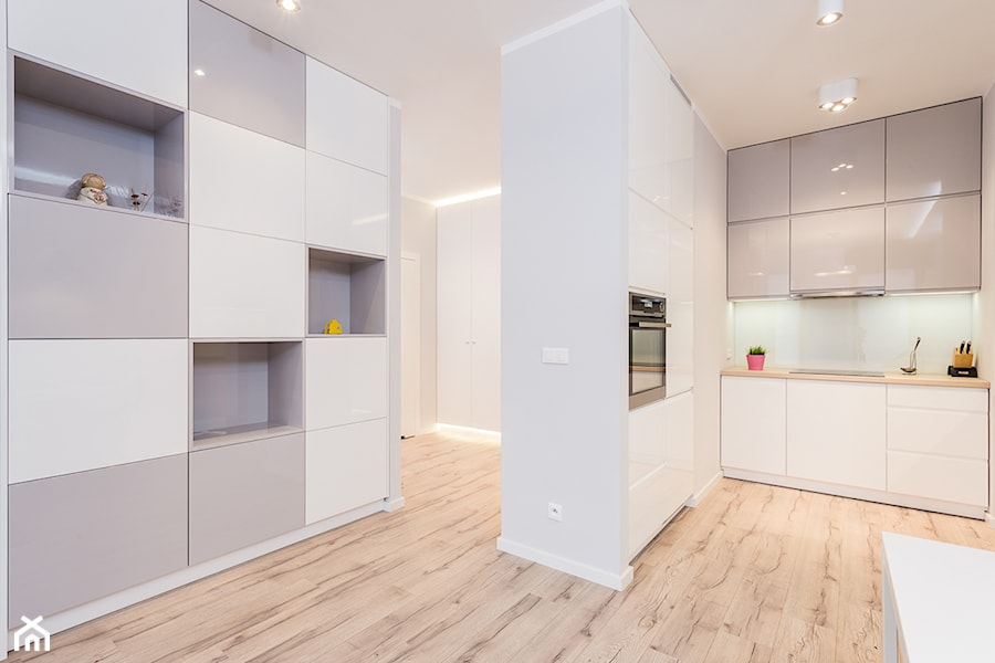 mieszkanie Warszawa, Mokotów - Mała otwarta z salonem biała z zabudowaną lodówką kuchnia w kształcie litery l, styl nowoczesny - zdjęcie od Kameleon - Kreatywne Studio Projektowania Wnętrz