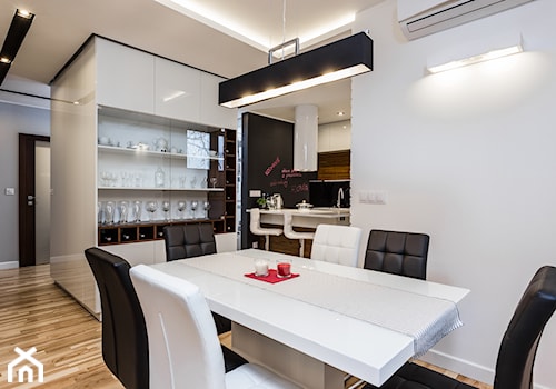 Kuchnia połączona z salonem - przegląd inspiracji - Średnia biała jadalnia jako osobne pomieszczenie, styl nowoczesny - zdjęcie od Kameleon - Kreatywne Studio Projektowania Wnętrz